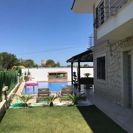 Havuzlu Ultra Lux Cesme Merkezde