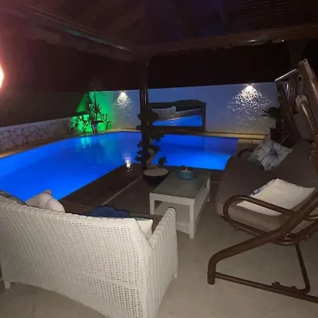 Havuzlu Ultra Lux Cesme Merkezde *