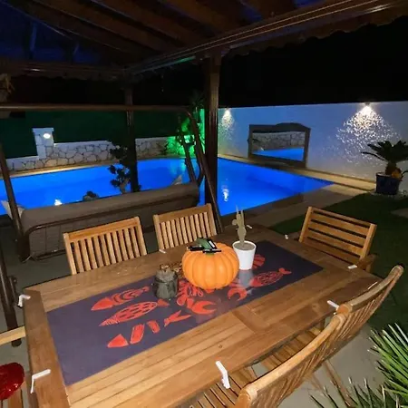 Havuzlu Ultra Lux Cesme Merkezde * Altinyunus