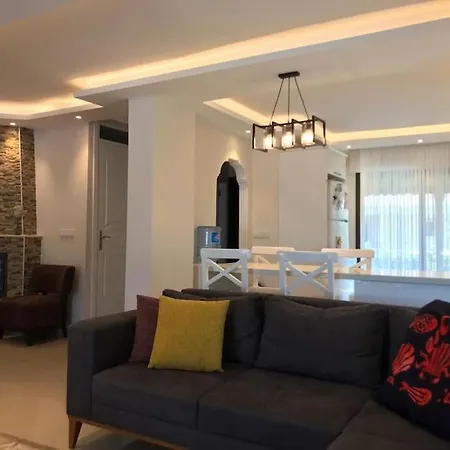 Havuzlu Ultra Lux Cesme Merkezde * Altinyunus