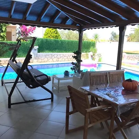 Havuzlu Ultra Lux Cesme Merkezde Altinyunus